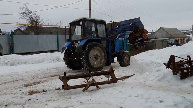 Продаем копалку. Погрузка на бортовой УАЗ с помощью трактора МТЗ 82 смотреть онлайн