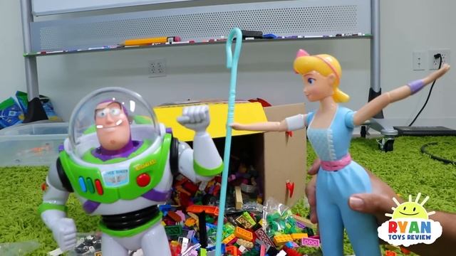 Toy Story 4 Toys Come to Life Pretend Play with Ryan!!!! смотреть онлайн