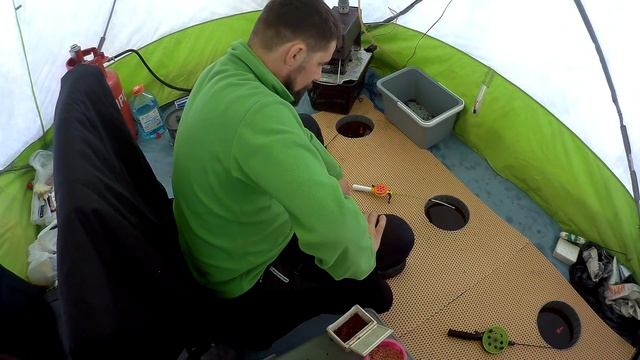 День Рождения на зимней рыбалке с душевной дружной компанией смотреть онлайн