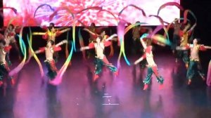 танец с лентами.