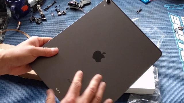 2018 iPad Pro Unboxing! 12.9in Space Gray 256GB смотреть онлайн