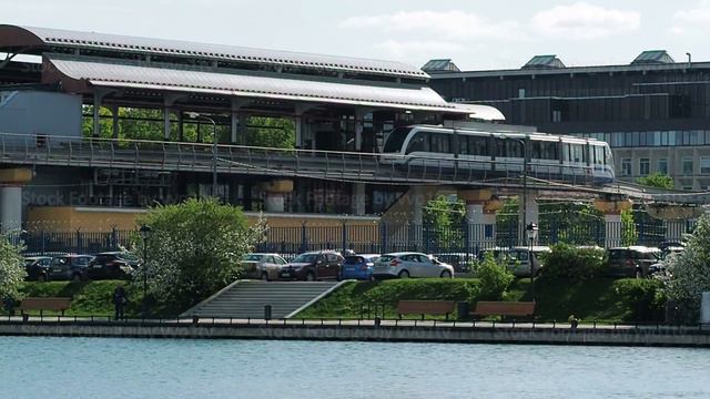 The Moscow monorail train in the area of Ostankino TV center смотреть онлайн
