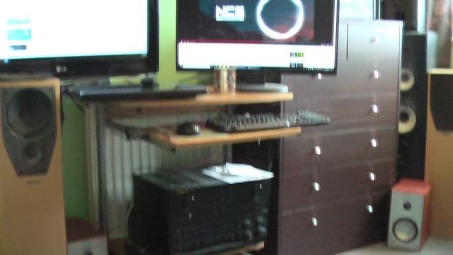 Playing music on the Mission m73 speakers with the yamaha AX 590 stereo amplifier смотреть онлайн