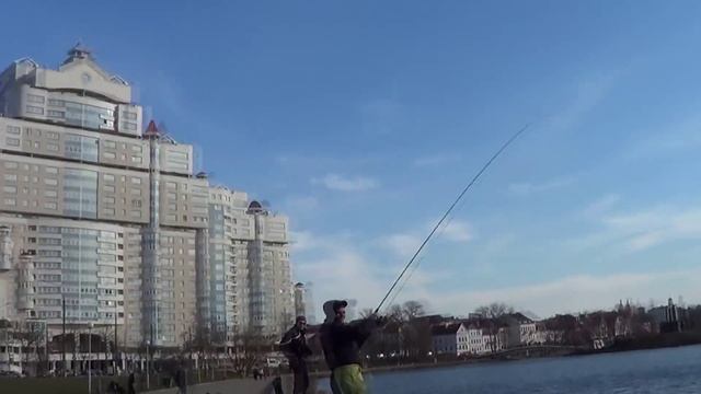 Лещевое эльдорадо. Сезон 2 - серия 1. Ловля леща на фидер в центре Минска смотреть онлайн