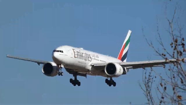 [Aeropuerto Barcelona-El Prat] Boeing 777 Emirates смотреть онлайн