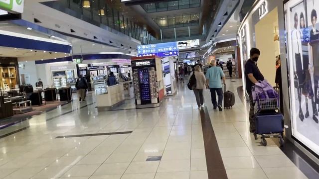WORLD LARGEST AIRPORT TERMINAL - DUBAI INTERNATIONAL AIRPORT - TERMINAL # 3 DEPARTURE TERMINAL - 4 смотреть онлайн