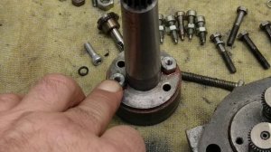 Tz-4k-14 , Тз-4к-14, двигатель  1D90,  Видеоинструкция №9. Ремонт смазочного насоса.