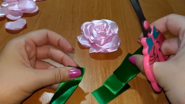 Резинка-роза из атласной ленты. смотреть онлайн