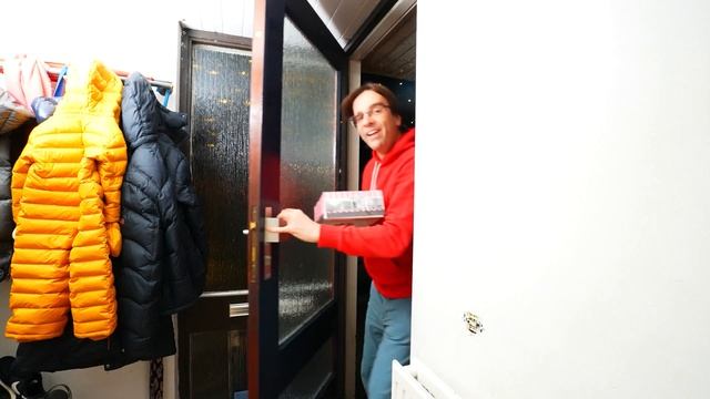 Амелия, Авелина и Аким идут к врачу смотреть онлайн