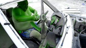 Hulk VS She-hulk VS Old Car
