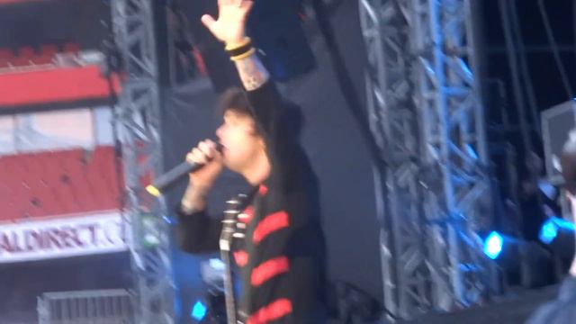 Green Day - Stray Heart (front row) Emirates Stadium 01/06/13 смотреть онлайн
