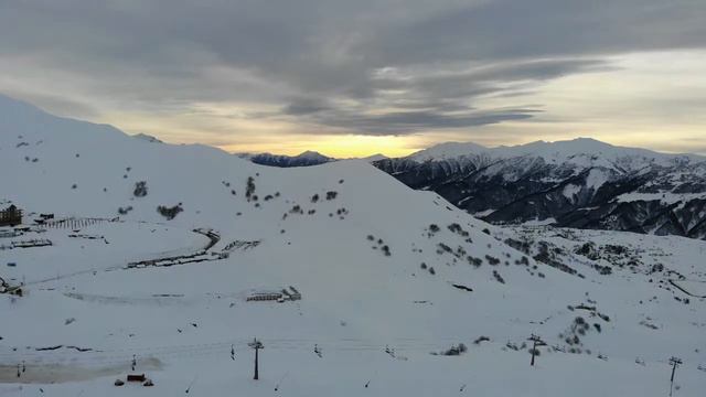 QUADCOPTER OVER GUDAURI. (GEORGIAN). КВАДРОКОПТЕР НАД ГУДАУРИ. (ГРУЗИЯ) смотреть онлайн