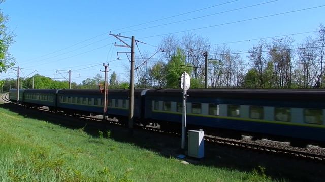 ЧС8-080 ведет пассажирский поезд "ЗАКАРПАТТЯ" смотреть онлайн
