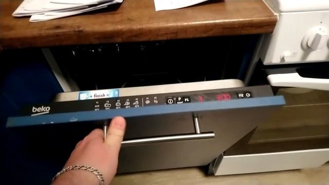 Встроенная посудомоечная машина Beko DIS 25010 смотреть онлайн