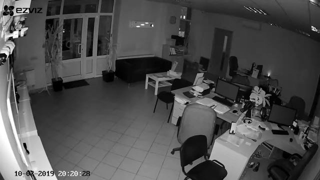 Пример работы новой камеры Ezviz C1C 1080Р 2Мп в офисе ночью