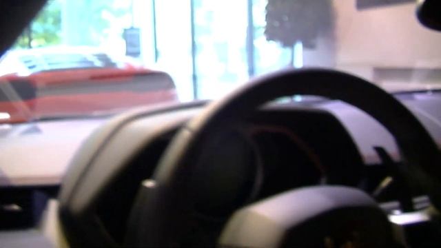 Lamborghini Huracan первый взгляд, короткий обзор и showroom. смотреть онлайн
