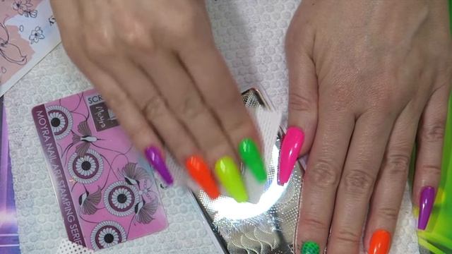 Комиксы на ногтях / Реверсивный Стемпинг / Неоновый / Граффити. смотреть онлайн