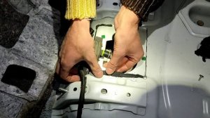 Toyota Prado 150 замена бензонасоса без снятия бака (место распила)