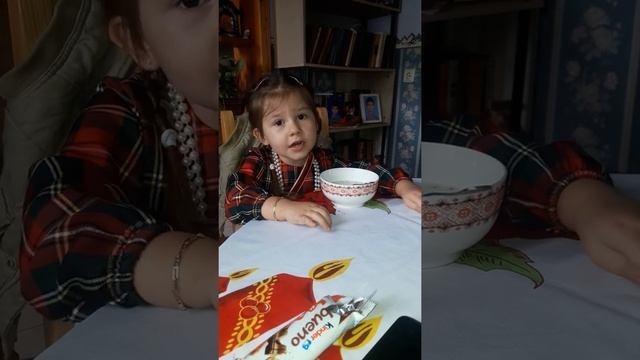Болгарская девочка читает руские стихи. Ходит наша бабушка. смотреть онлайн