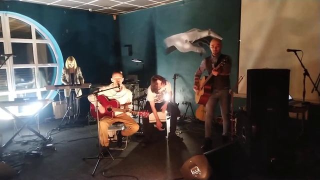 Квартирник Школы Рока в г.Набережные Челны в Арт-кафе "Гагарин" Hensy - Да подальше всё пошло смотреть онлайн