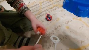 Как собрать и запустить волчок Бейблэйд Бёрст / Beyblade Burst