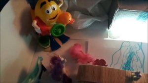 Песня про детский сад. Рано утром детский сад малышей встречает