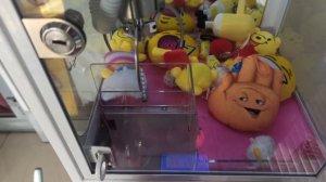 Играю только в маленькие автоматы с игрушками. Удачно