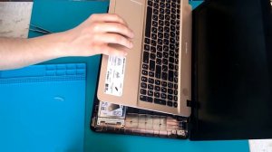Asus X541S не загружается , разборка , замена WiFi модуля , почему может не работаеть от батареи!