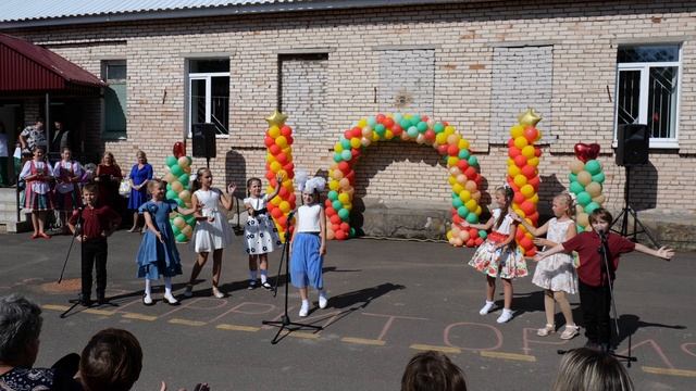 миниатюра "Девчонки" смотреть онлайн