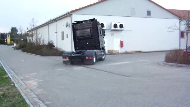 Actros 1861 Black Edition in Action смотреть онлайн