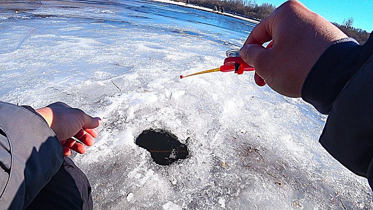 ВСЯ РЫБА СОБРАЛАСЬ НА ЭТОМ ПЯТАКЕ. Зимняя рыбалка 2023. смотреть онлайн