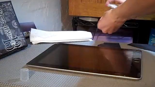 ArmorSuit Military Shield Screen Protector on iPad 3 Installation смотреть онлайн
