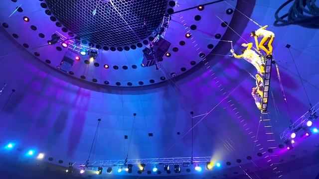 Акробаты на качелях. Цирк Юрия Никулина, Цирковой калейдоскоп в Казани смотреть онлайн