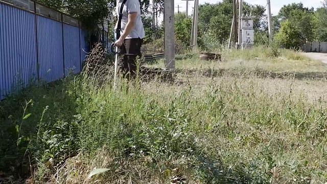 Заросший участок. Леска. Обзор садового электрического триммера Bosch AFS 23-37 смотреть онлайн