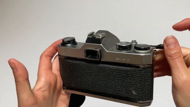 How to Load + Unload a Pentax K1000 смотреть онлайн