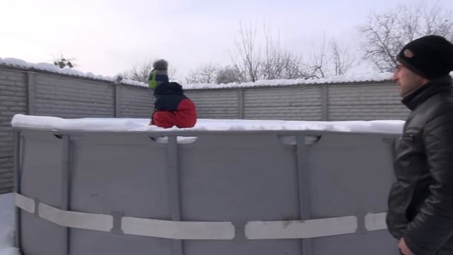 Каркасный бассейн Intex ЗИМОЙ Оставляю второй год смотреть онлайн