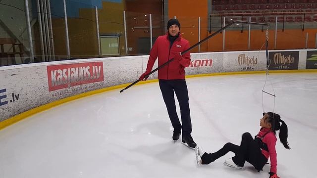 Фигурное катание | Ускоренное обучение прыжкам с помощью удочки (Лонжа) | Быстро и эффективно смотреть онлайн