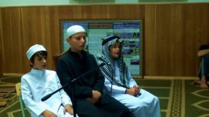 Ученики медресе новосаситли поют нашид Дарбуна