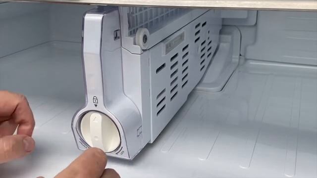 Samsung Refrigerator Cleaning Tip смотреть онлайн