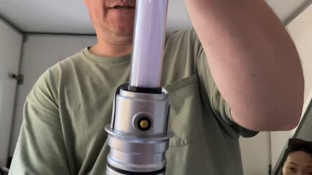 How to remove the blade of a lightsaber from Disney’s Galaxy’s Edge смотреть онлайн