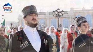 Дочь Кадырова посветила песню чеченским бойцам на Украине.mp4