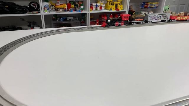 Lionel Trains O Scale Lighted Fastrack Packs смотреть онлайн
