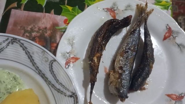 ПРОСТОЙ КРЕСТЬЯНСКИЙ УЖИН ! КАРТОШКА В МУНДИРЕ,РЫБКИ ЖАРЕНЫЕ,ЧЕСНОЧНЫЙ СОУС! смотреть онлайн