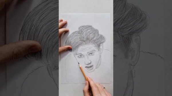 Рисую Пэйтон Мурмиер, портрет карандашом