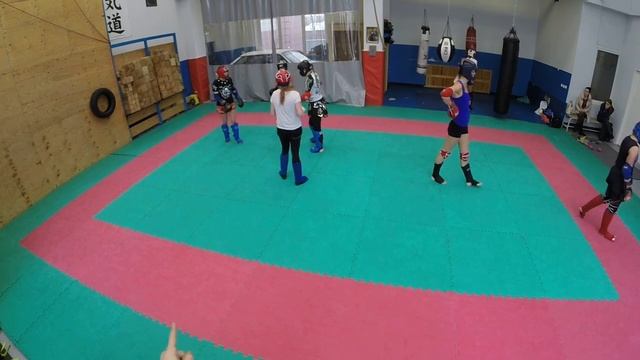 Ежемесячная спарринговая тренировка среди девушек в клубе хищник 06 11 20165 часть смотреть онлайн