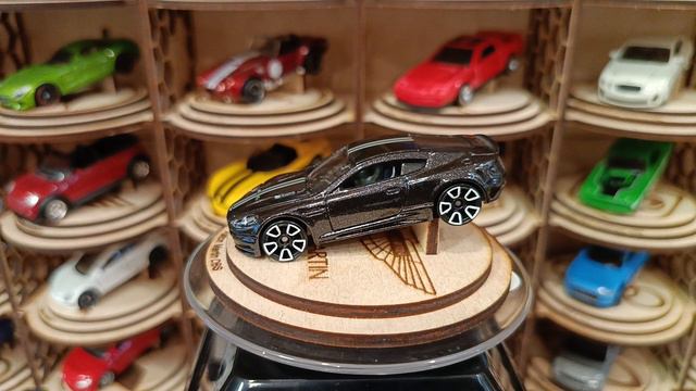 Aston Martin DBS смотреть онлайн