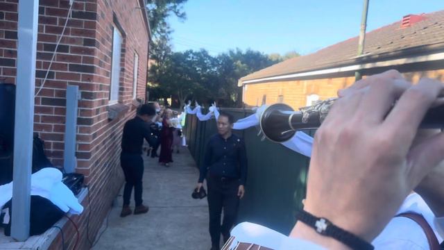 TRADICIONALNA MAKEDONSKA SVADBA KAJ NEVESTATA DOMA-KUMATA NA TAPAN 🎶🎶no.403( TUSE & RITAM BAND) смотреть онлайн