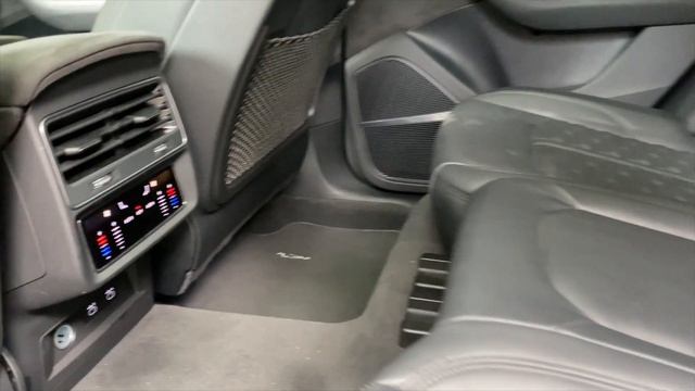 Audi RSQ8, un SUV divertido e imponente смотреть онлайн