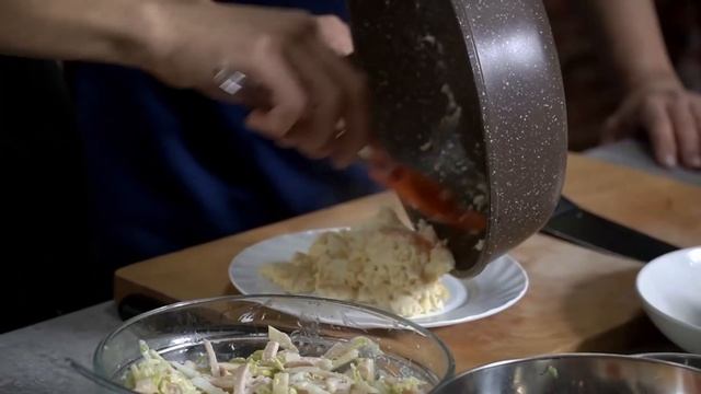 САЛАТЫ с КОПЧЁНОЙ КУРИЦЕЙ? БЫСТРО, ВКУСНО и ПРОСТО! 5 рецептов на праздничный стол и на ужин смотреть онлайн