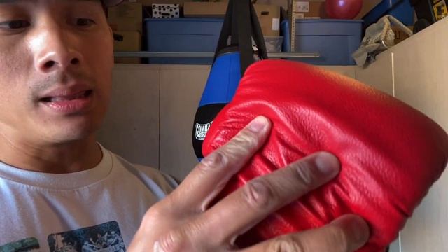 Ultimatum Reload Boxing Gloves REVIEW- A BUDGET GLOVE THAT NEEDS HELP! смотреть онлайн